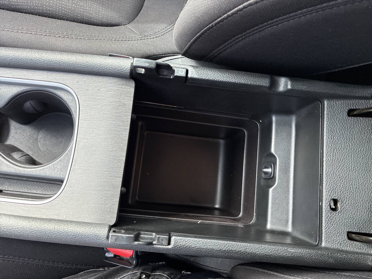Used 2015 Chrysler 200 Limited FWD image 18