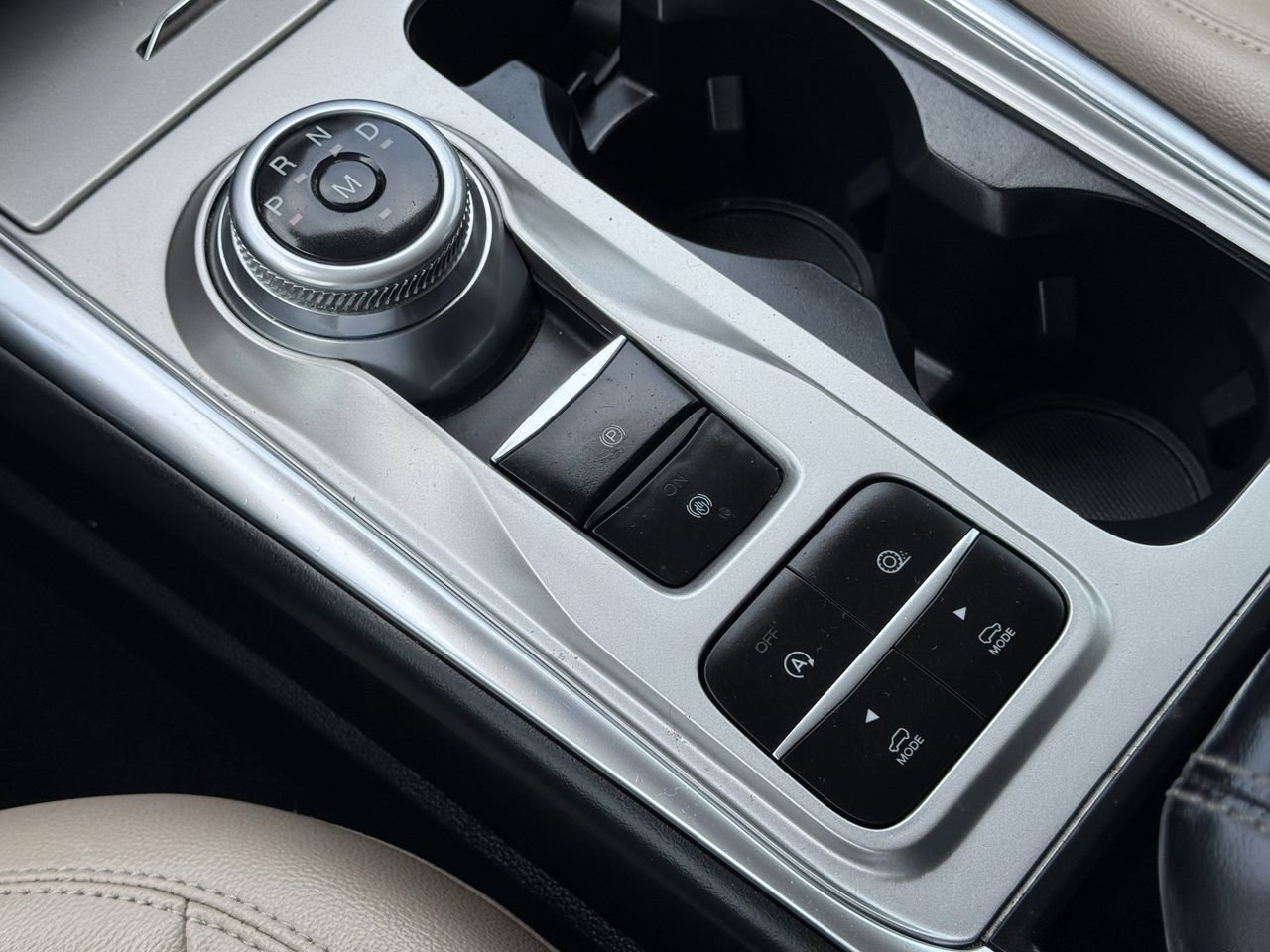 Certified 2020 Ford Explorer XLT RWD image 21