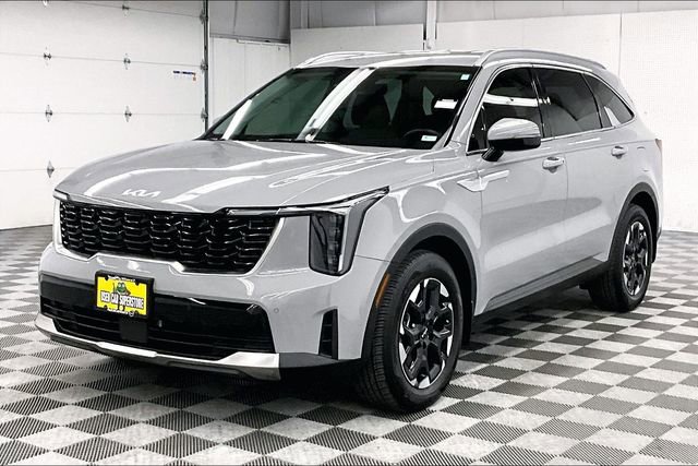 Used 2025 Kia Sorento S image 11