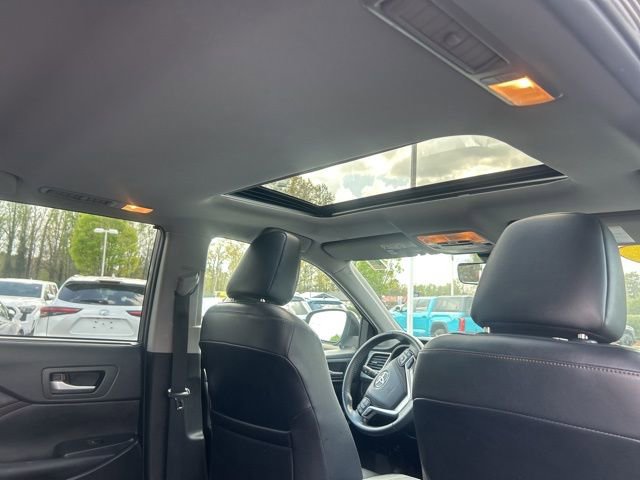 Used 2019 Toyota Highlander XLE image 18