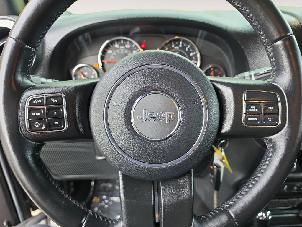 Used 2018 Jeep Wrangler Unlimited Sahara w/ Connectivity Group AWD/4WD image 12