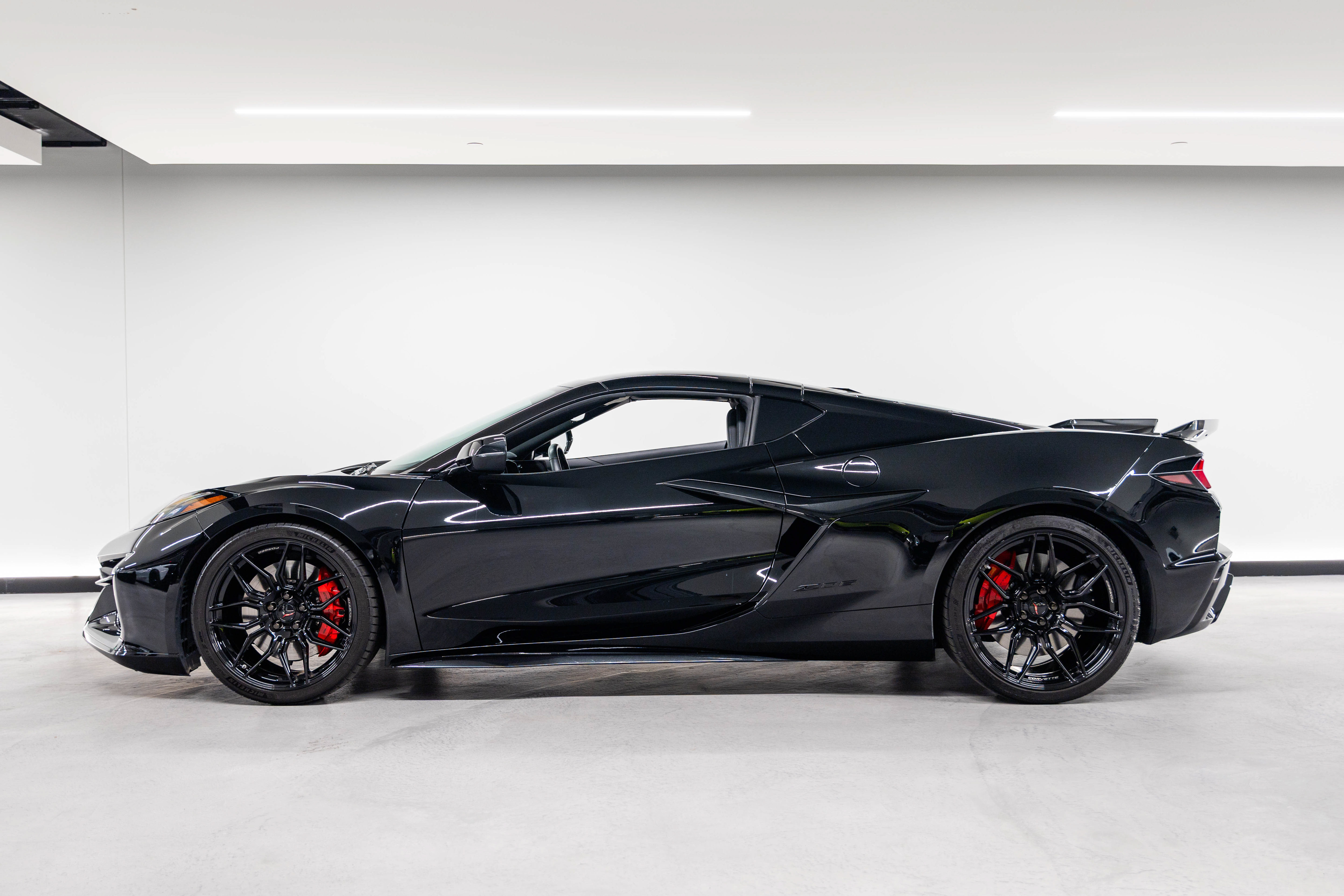 Used 2023 Chevrolet Corvette Z06 RWD image 1