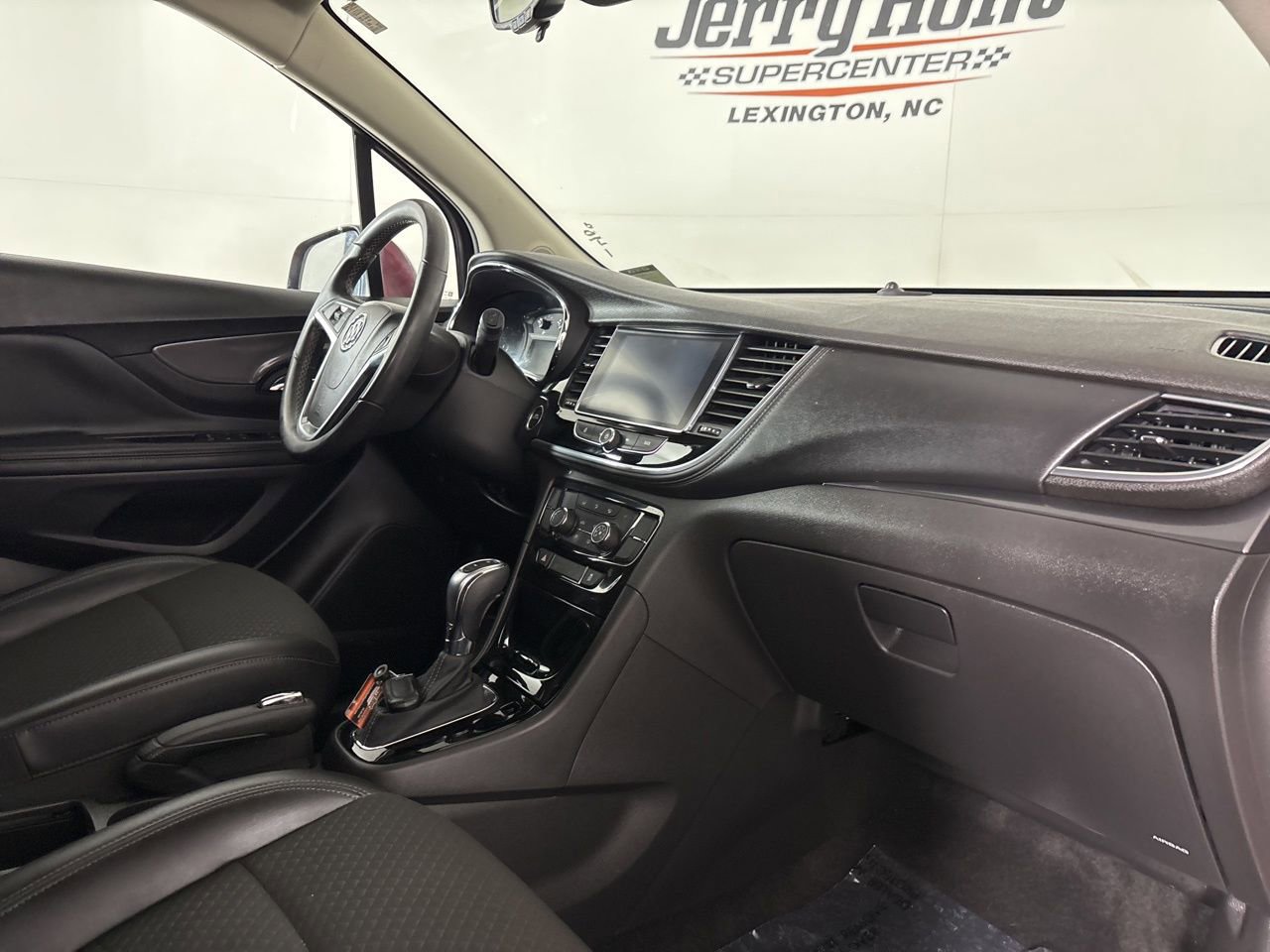 Used 2020 Buick Encore Preferred image 28