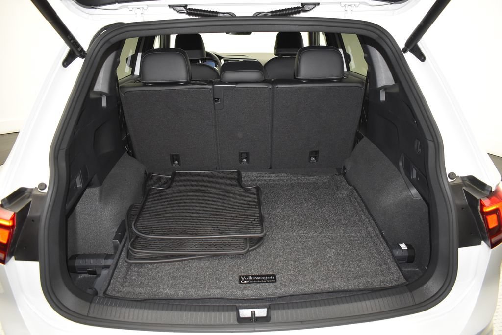 Used 2024 Volkswagen Tiguan SEL R-Line AWD/4WD image 41