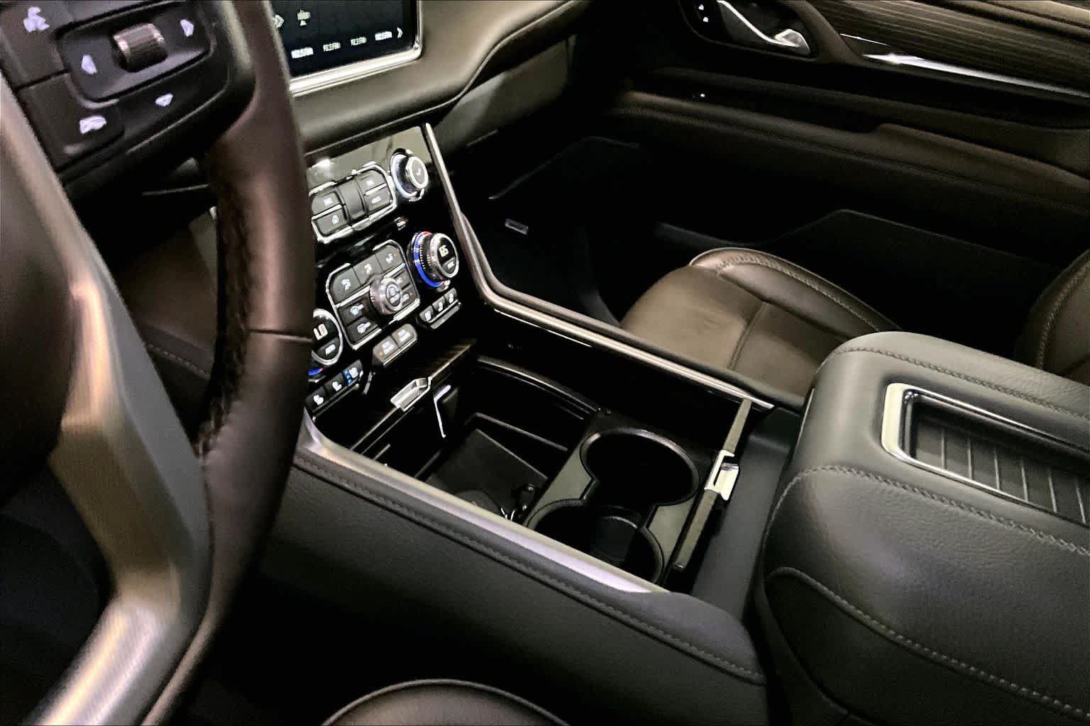 Used 2024 GMC Yukon Denali AWD/4WD image 17