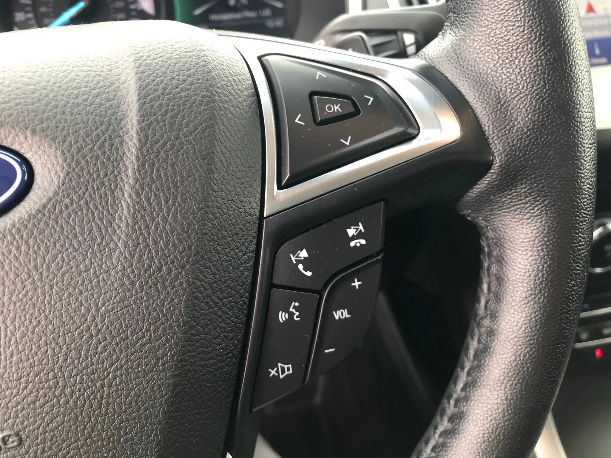 Used 2020 Ford Edge SEL w/ Convenience Package image 17