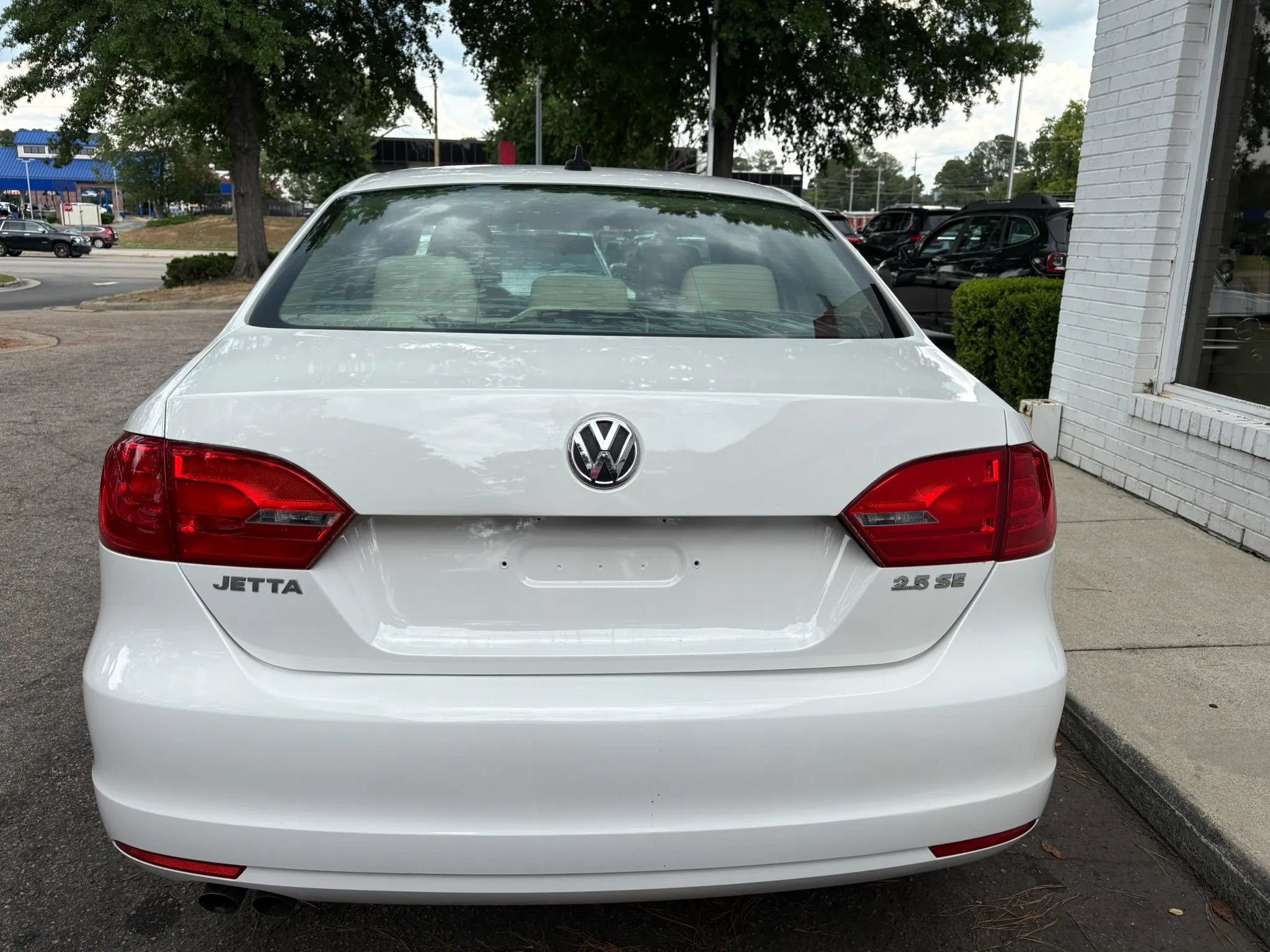 Used 2011 Volkswagen Jetta SE FWD image 6
