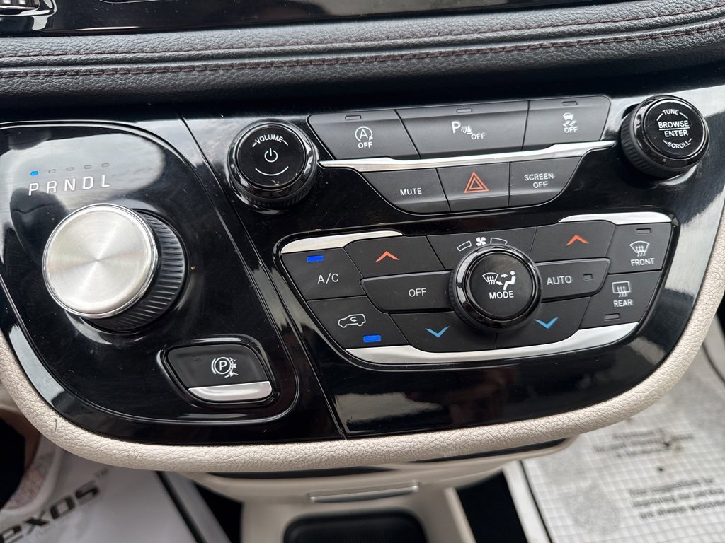 Used 2020 Chrysler Pacifica Limited image 37