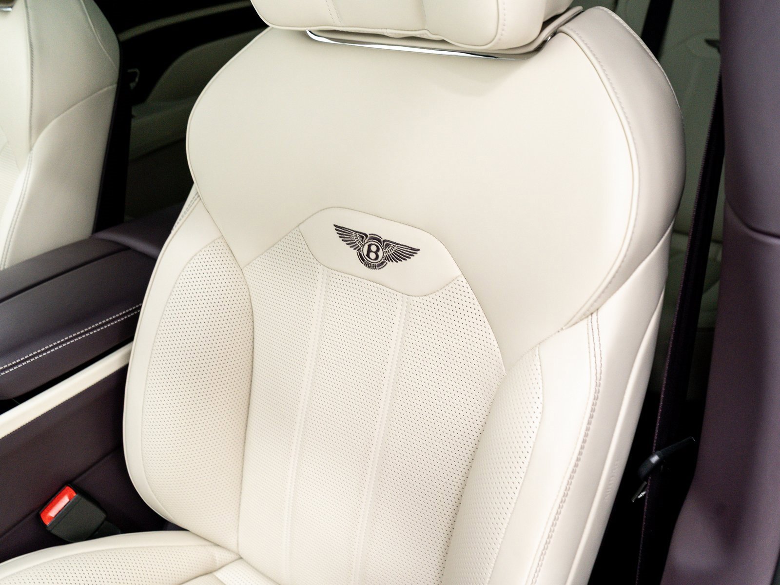 Certified 2023 Bentley Bentayga Extended Wheelbase image 18