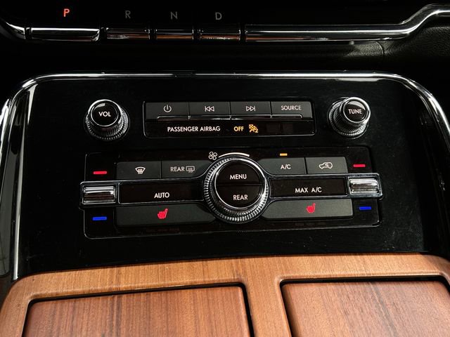 Used 2018 Lincoln Navigator Premiere image 21