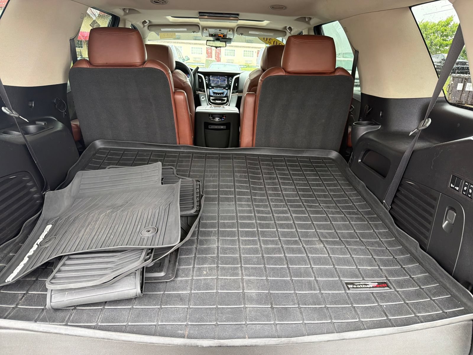 Used 2020 Cadillac Escalade Luxury w/ LPO, Radiant Package AWD/4WD image 27