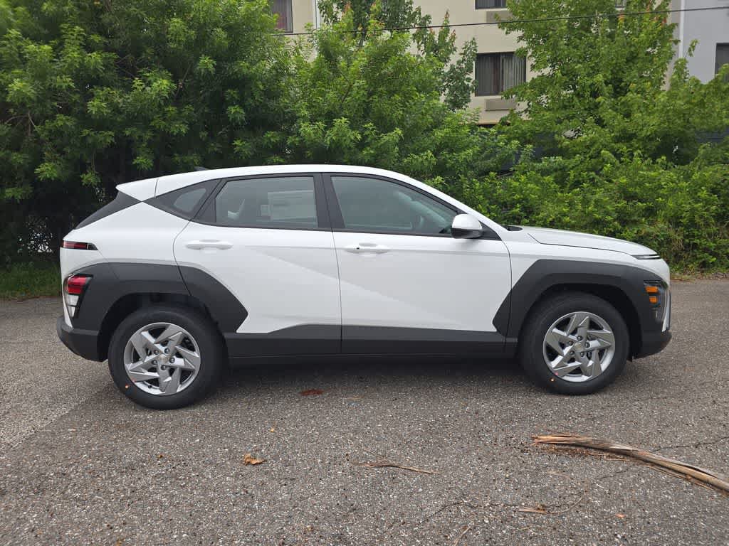 New 2027 Hyundai Kona SE FWD image 8