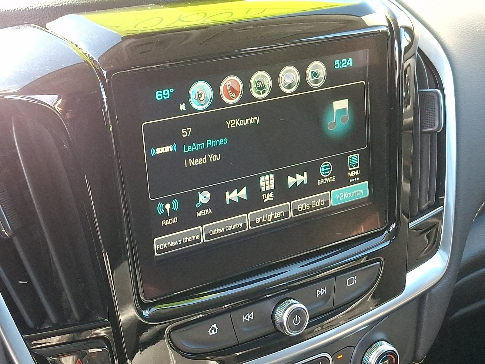 Used 2019 Chevrolet Traverse LT w/ LT Premium Package AWD/4WD image 17