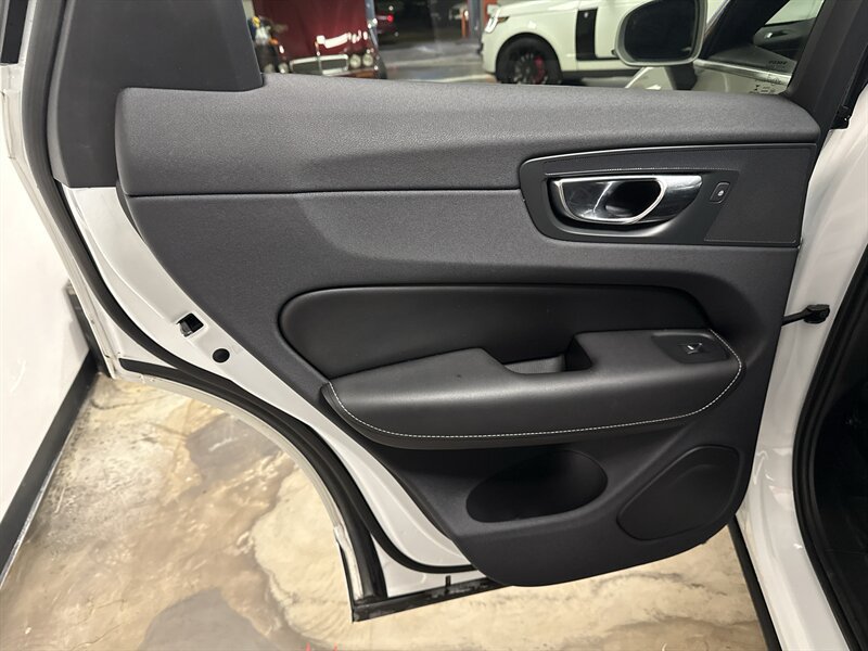 Used 2019 Volvo XC60 T5 R-Design w/ Protection Package Premier FWD image 26