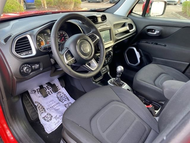Used 2018 Jeep Renegade Latitude FWD image 6