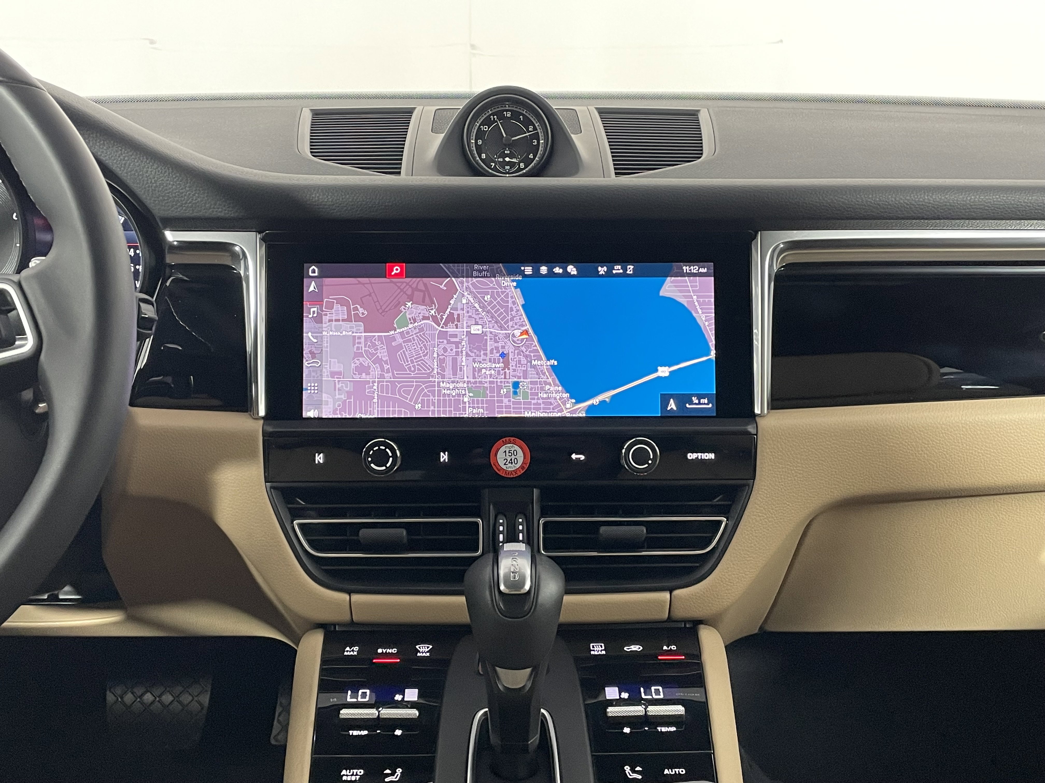 Used 2025 Porsche Macan image 19