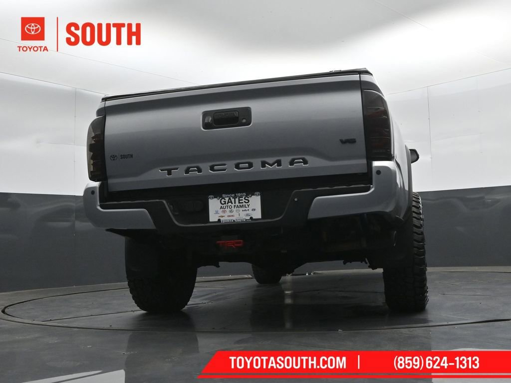Used 2016 Toyota Tacoma TRD Off-Road AWD/4WD image 35