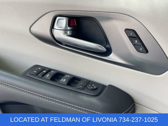 Used 2024 Chrysler Pacifica Touring-L FWD image 22