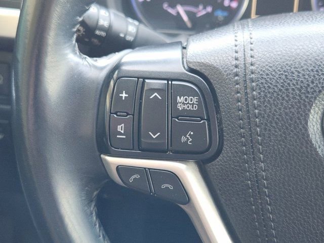Used 2019 Toyota Highlander XLE image 29