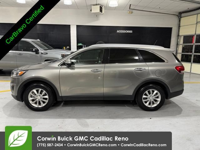Used 2017 Kia Sorento FWD image 4