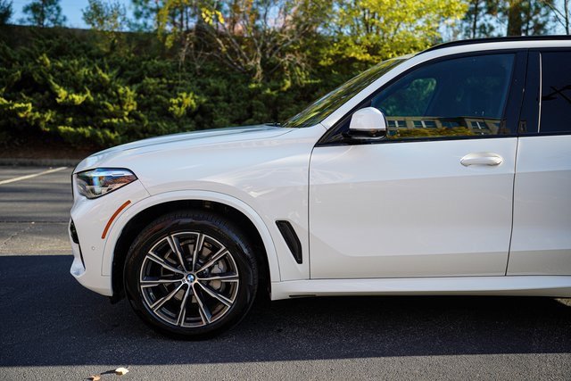 Used 2021 BMW X5 xDrive40i w/ M Sport Package image 4