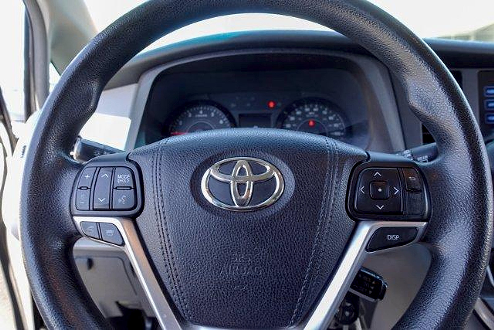 Used 2015 Toyota Sienna LE FWD image 15