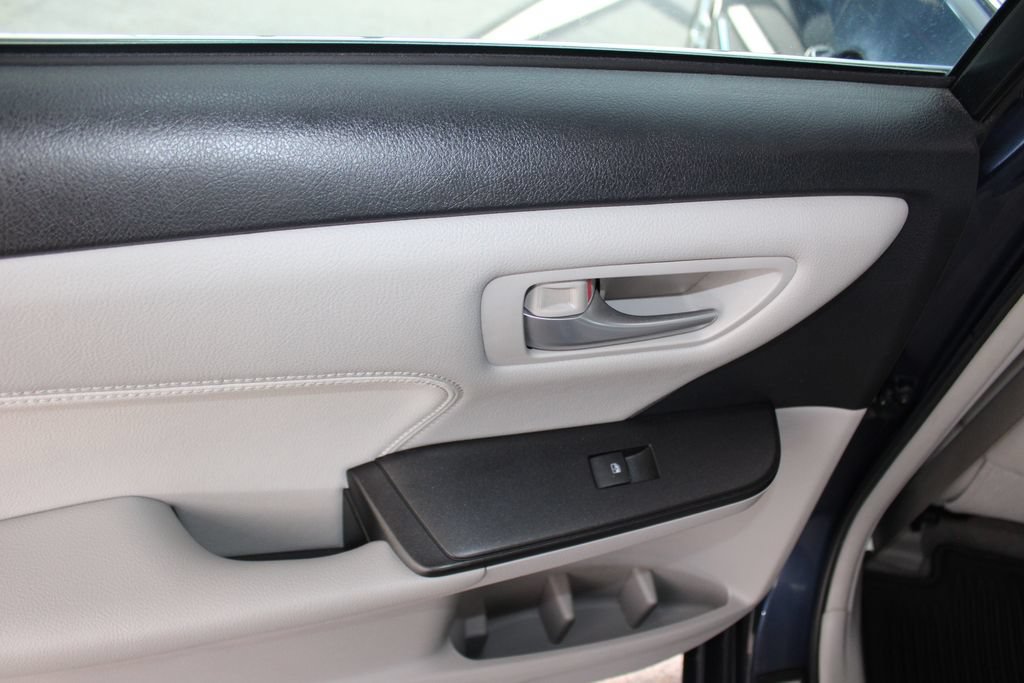 Used 2015 Toyota Camry XLE w/ Moonroof Package FWD image 50