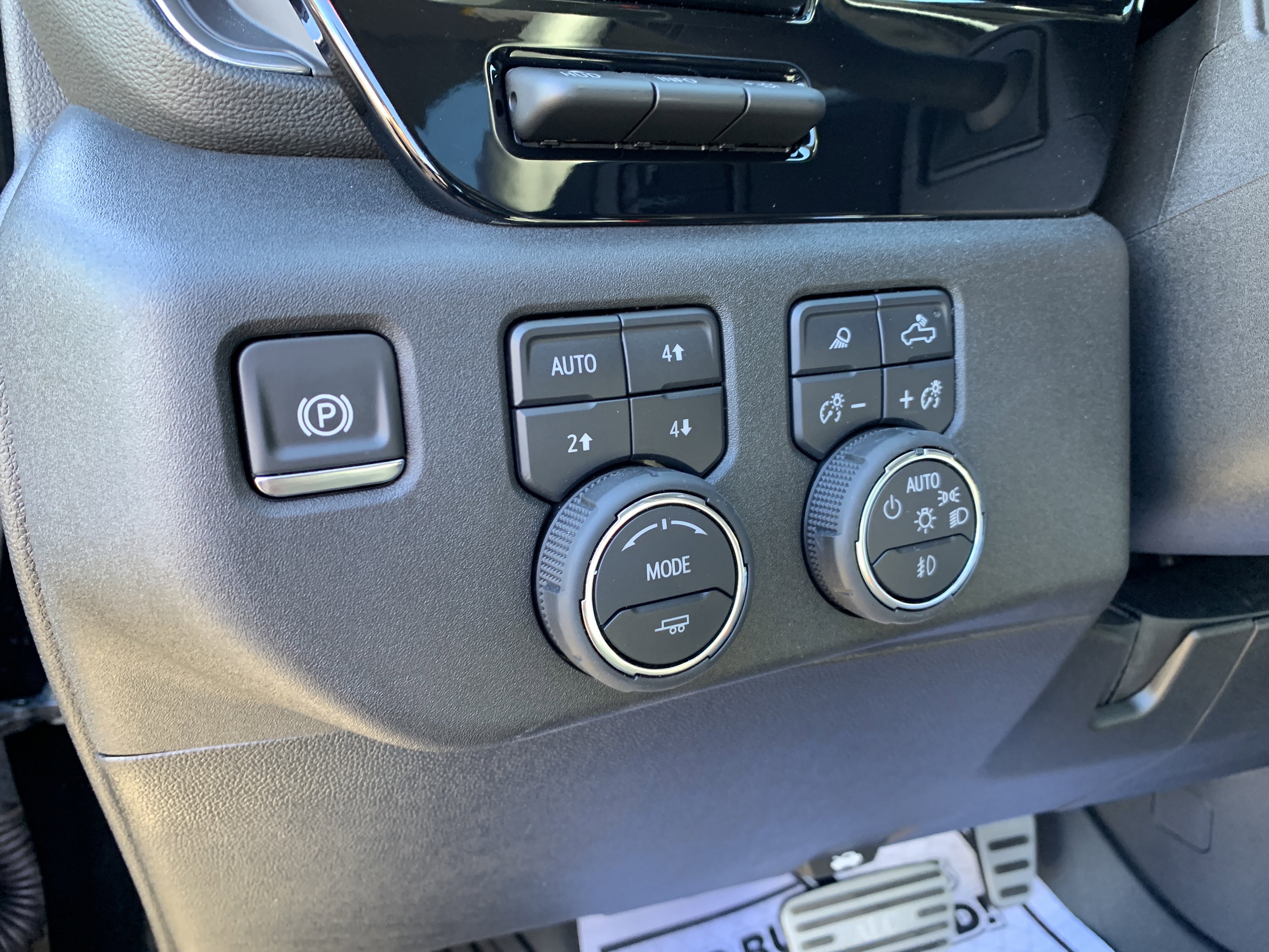 New 2025 Chevrolet Silverado 2500 LTZ w/ LTZ Premium Package AWD/4WD image 16