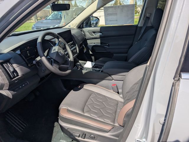 New 2026 Nissan Pathfinder Platinum image 13