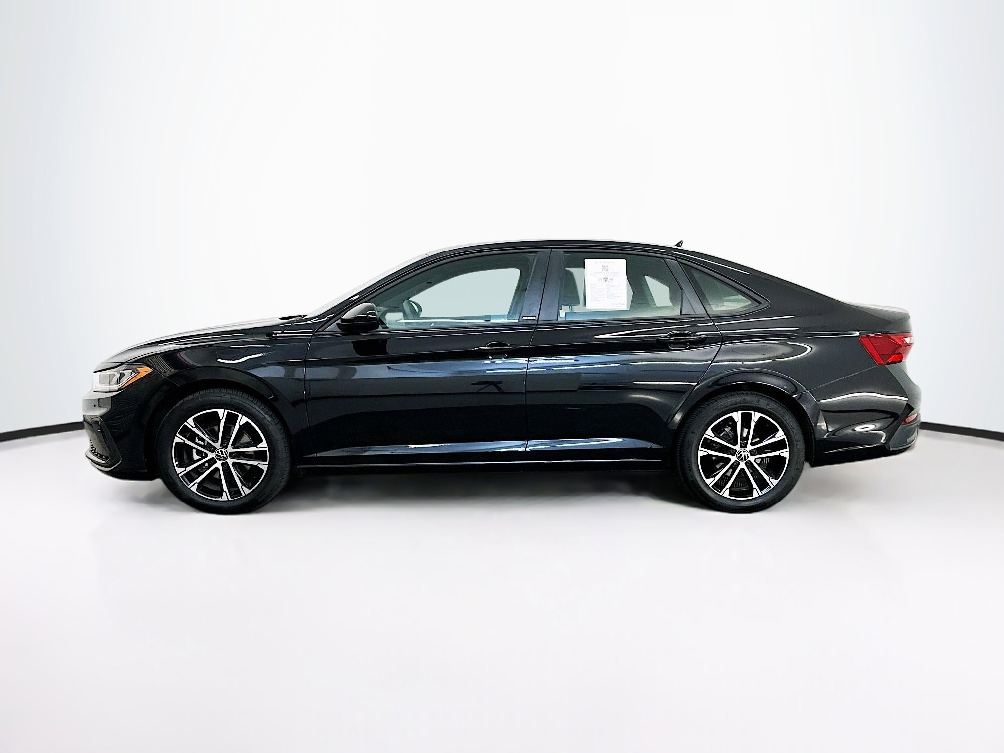 Used 2025 Volkswagen Jetta Sport image 4