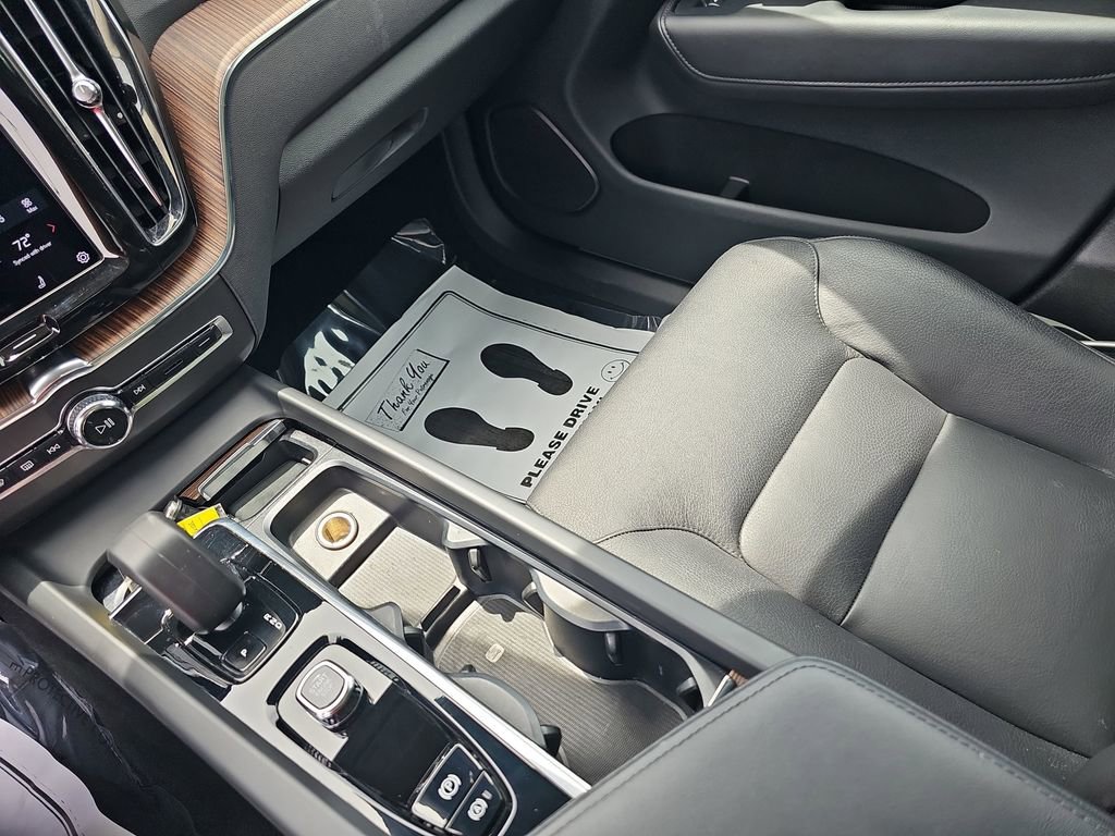 Used 2023 Volvo XC60 B5 Plus w/ Protection Package Premier FWD image 30