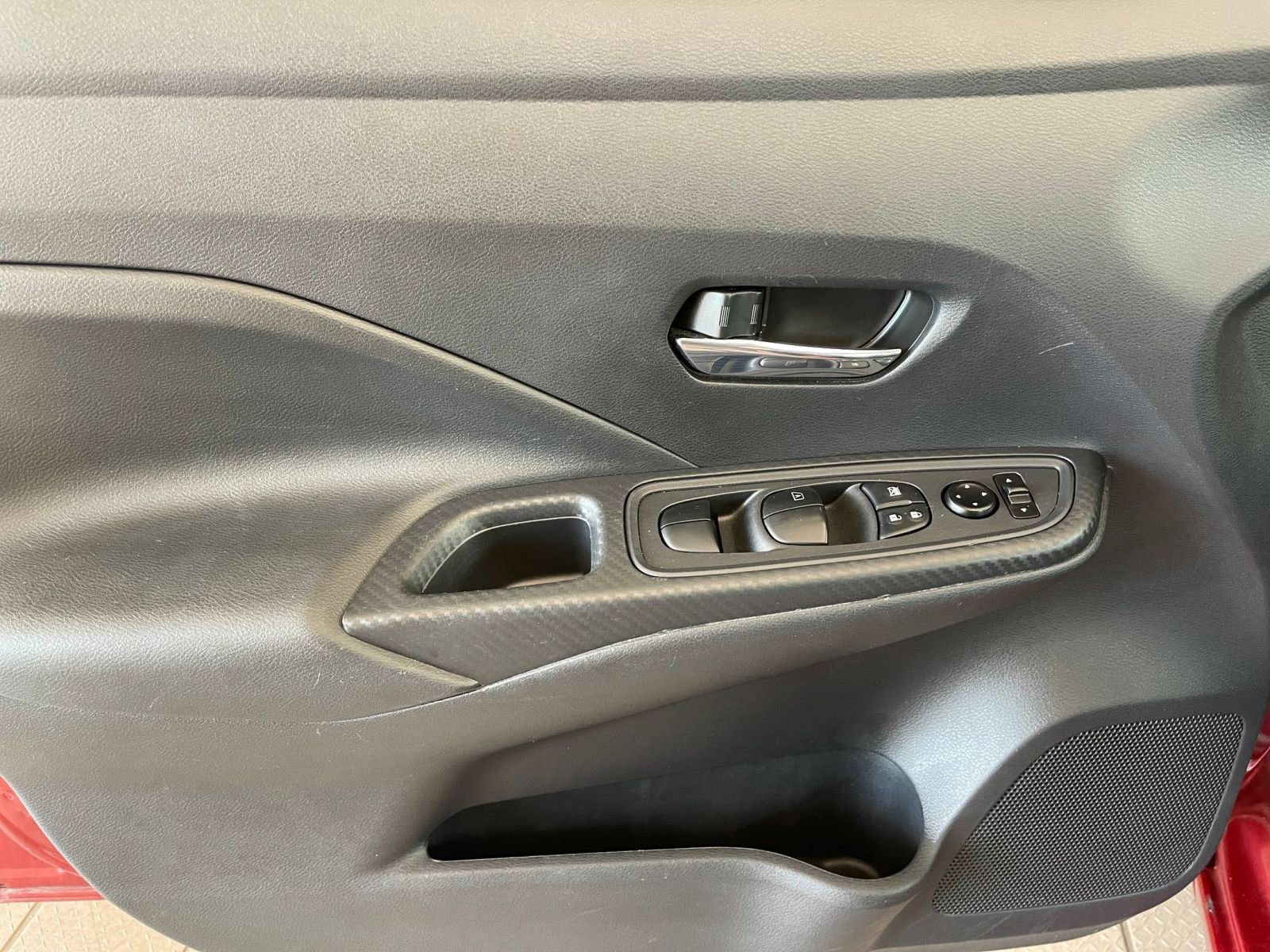 Used 2025 Nissan Versa SV image 18