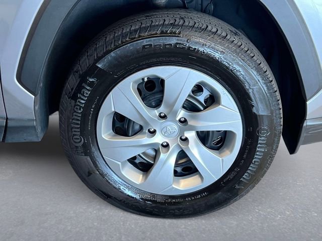 Used 2021 Toyota RAV4 LE AWD/4WD image 8