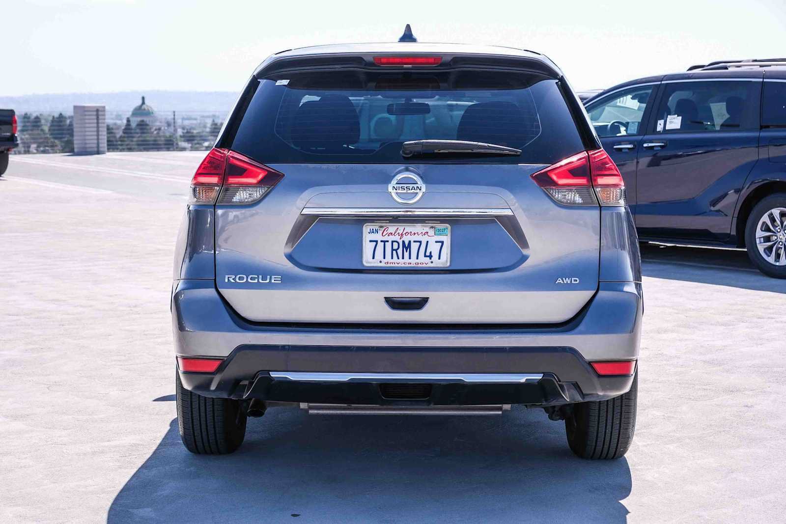 Used 2017 Nissan Rogue S AWD/4WD image 5