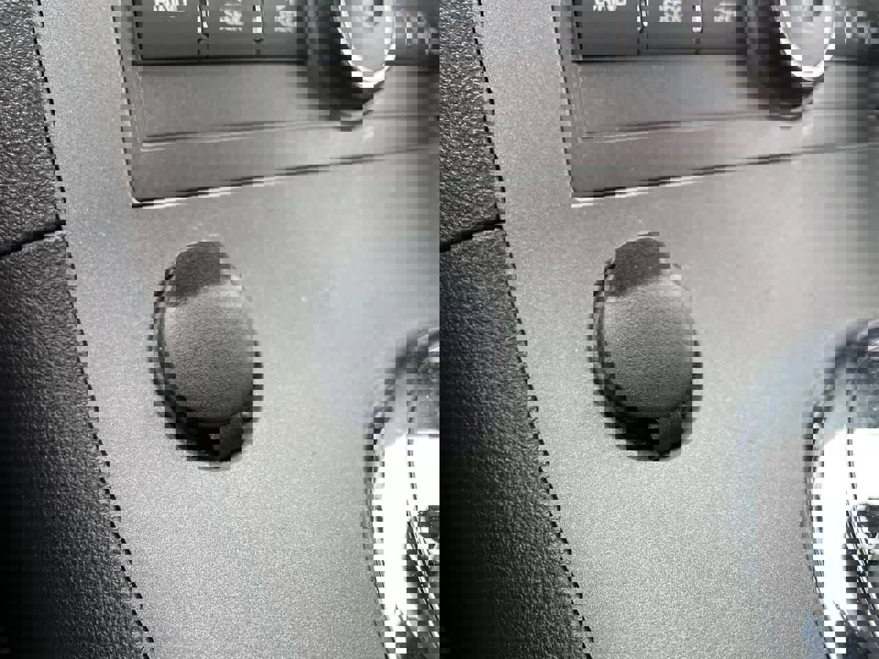 Used 2009 Pontiac Solstice Coupe w/ Premium Package RWD image 22