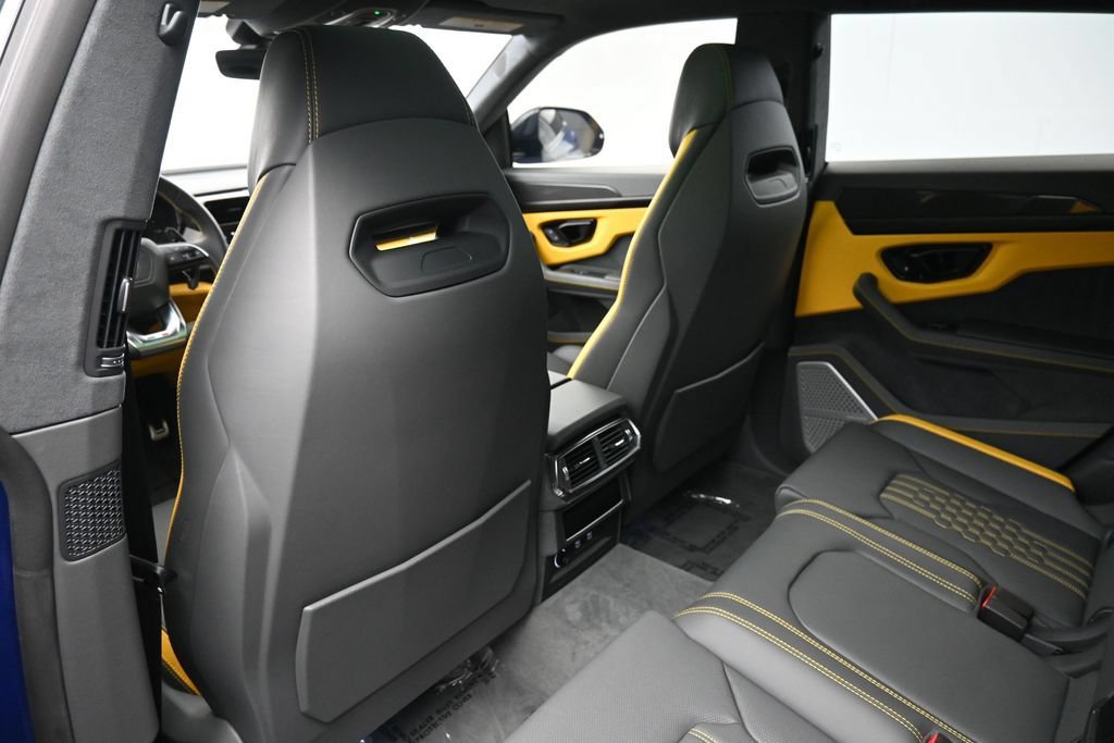 Used 2025 Lamborghini Urus SE AWD/4WD image 8