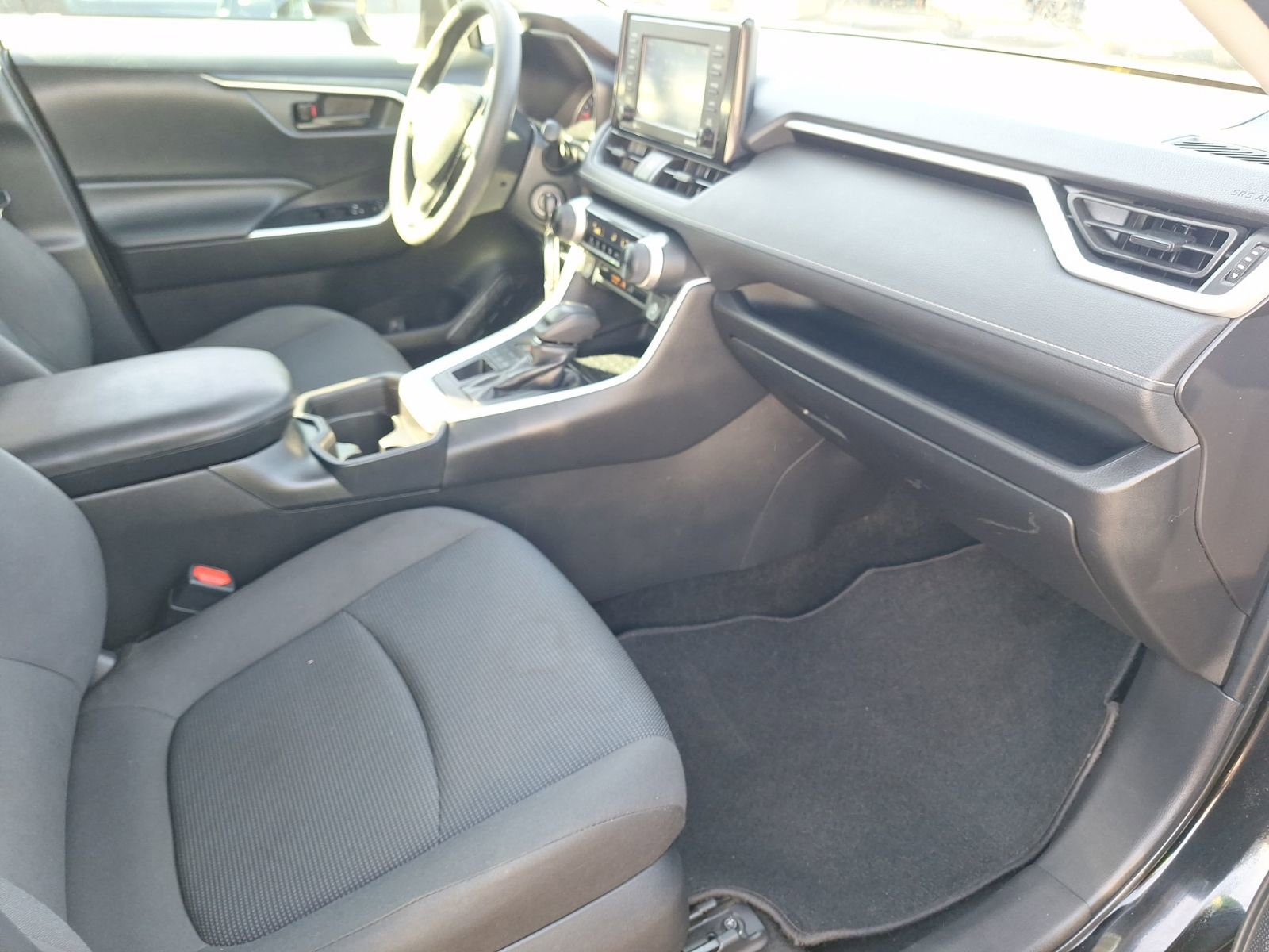 Used 2020 Toyota RAV4 LE image 33