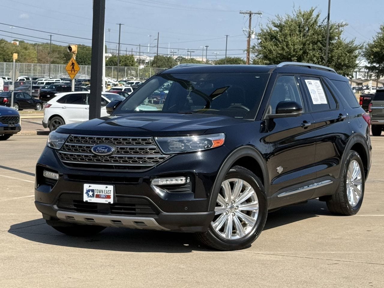 Used 2021 Ford Explorer King Ranch w/ Premium Technology Package RWD image 2