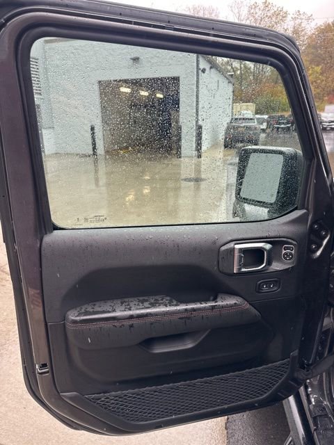 Used 2025 Jeep Wrangler Unlimited Rubicon w/ Convenience Group image 29