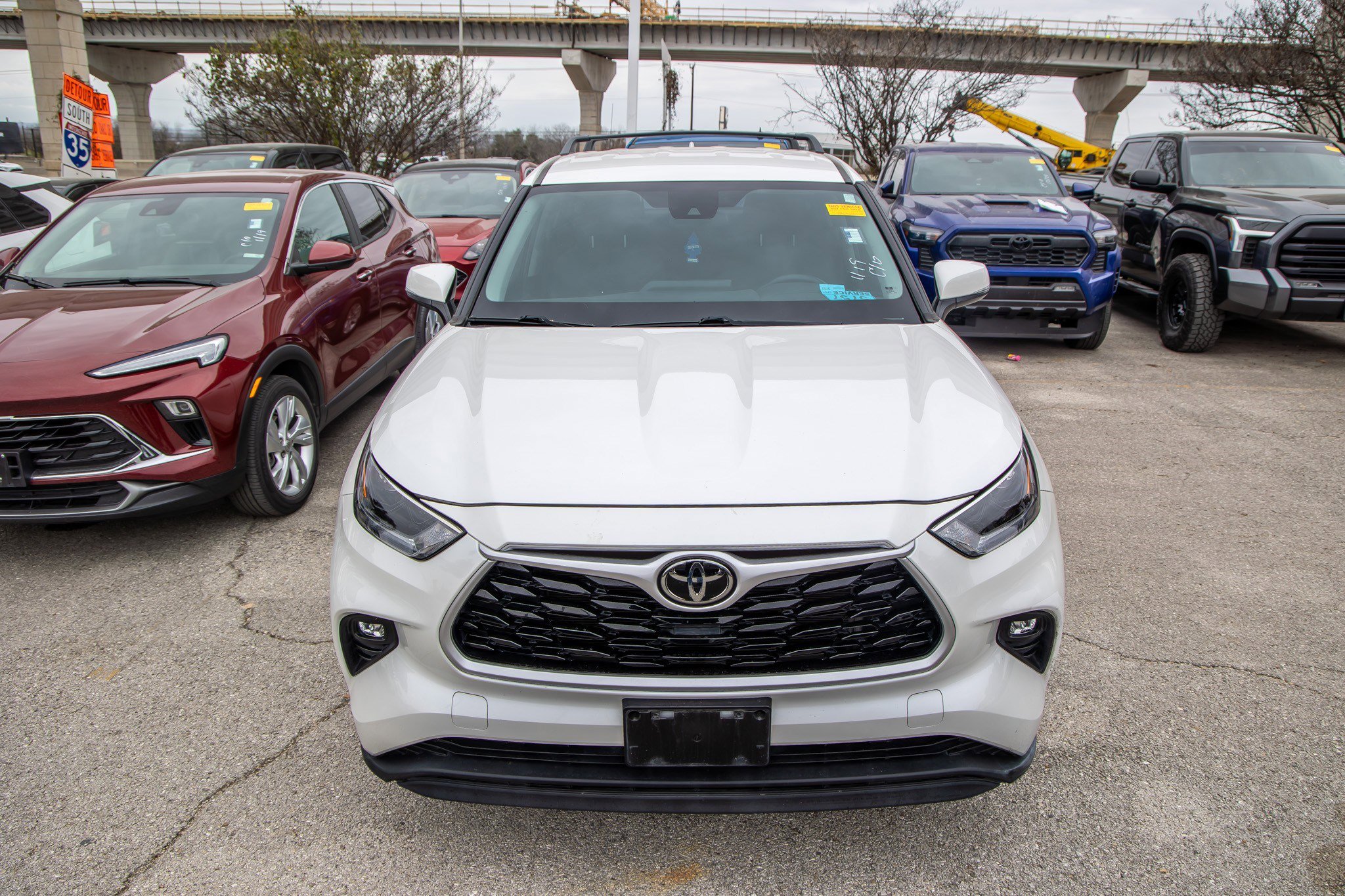 Used 2021 Toyota Highlander LE image 5