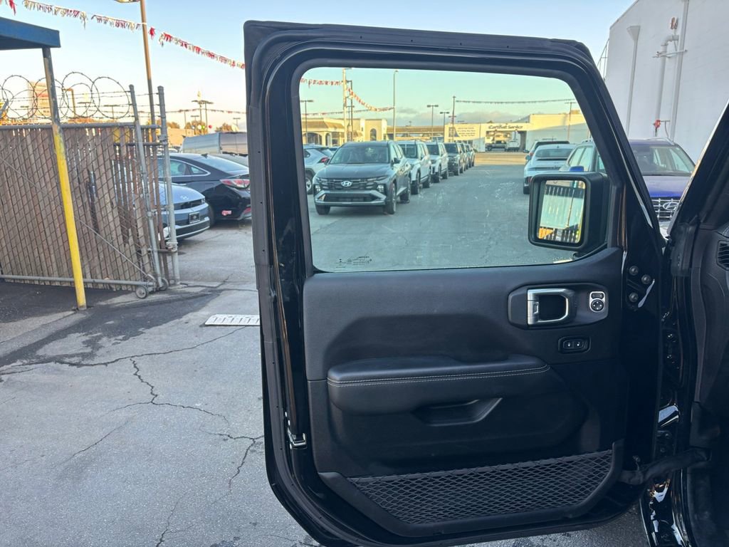 Used 2021 Jeep Gladiator Overland image 17