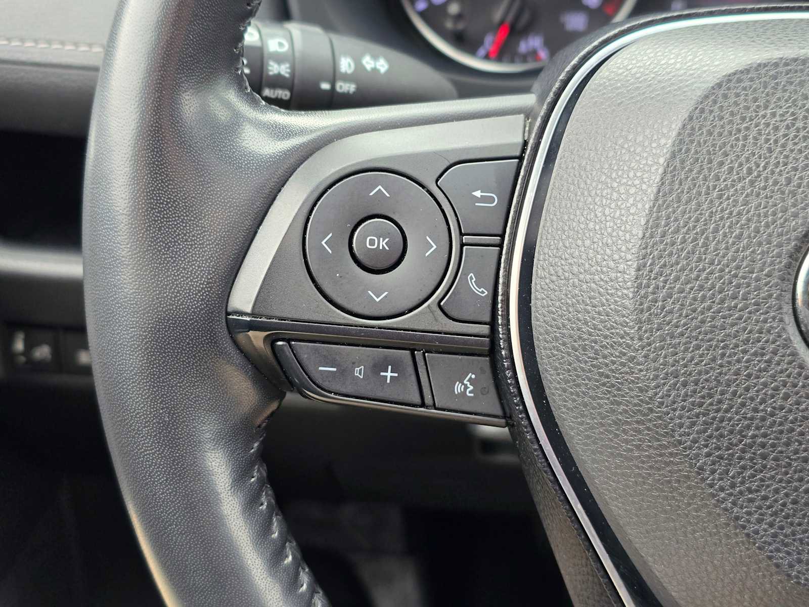 Certified 2020 Toyota RAV4 XLE Premium image 29