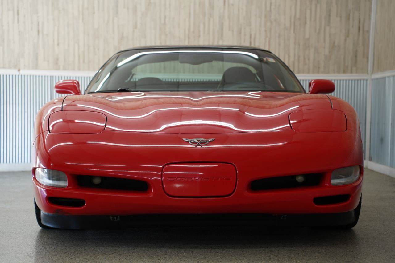 Used 2003 Chevrolet Corvette Coupe w/ Preferred Equipment Group RWD image 3