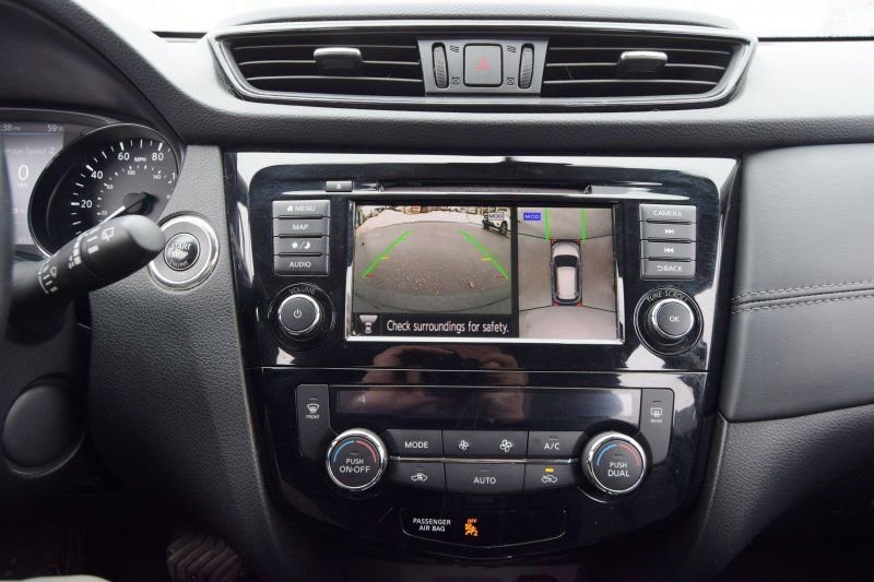 Used 2018 Nissan Rogue SL w/ Premium Package image 38