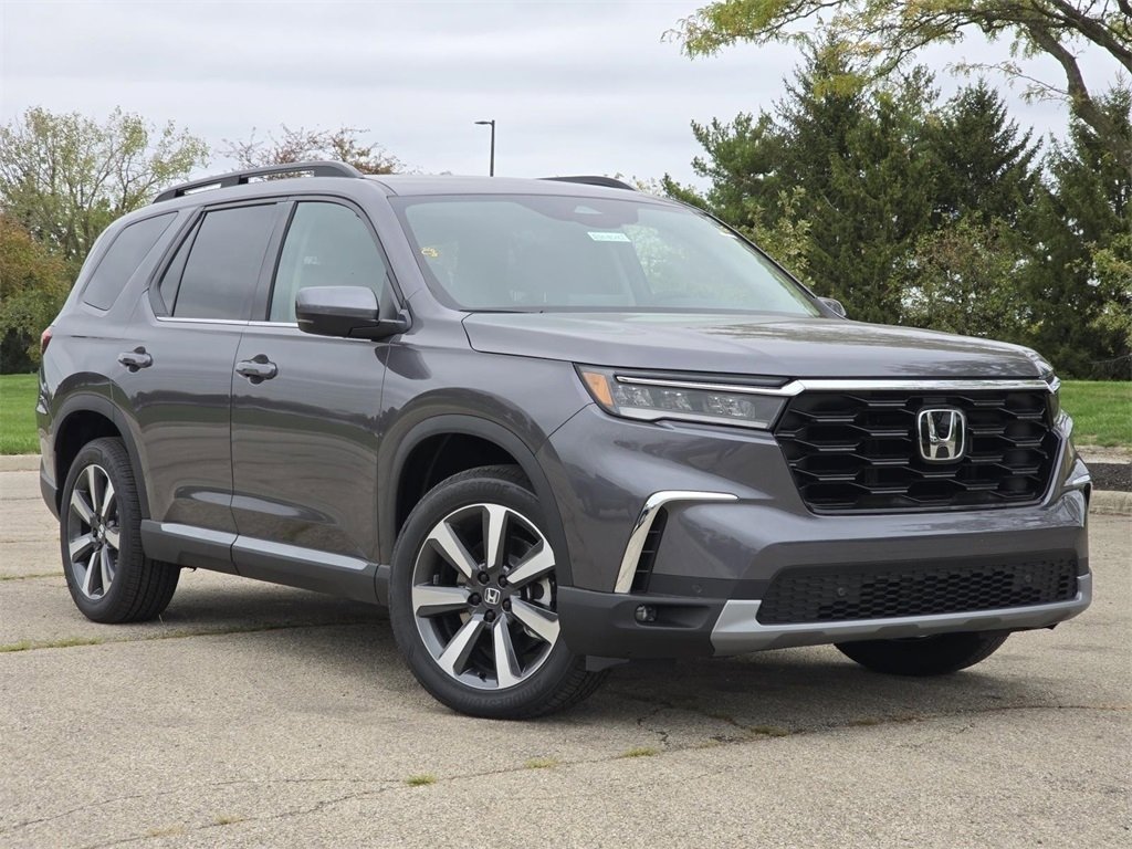 New 2025 Honda Pilot Touring image 2
