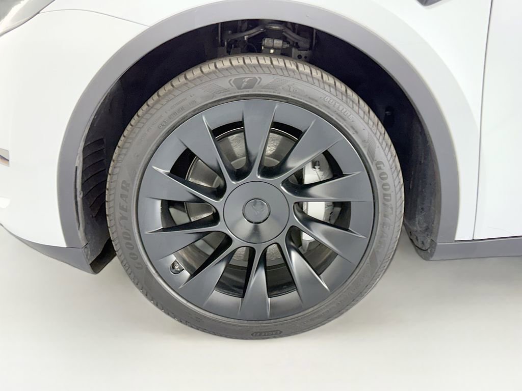 Used 2024 Tesla Model Y Long Range image 31