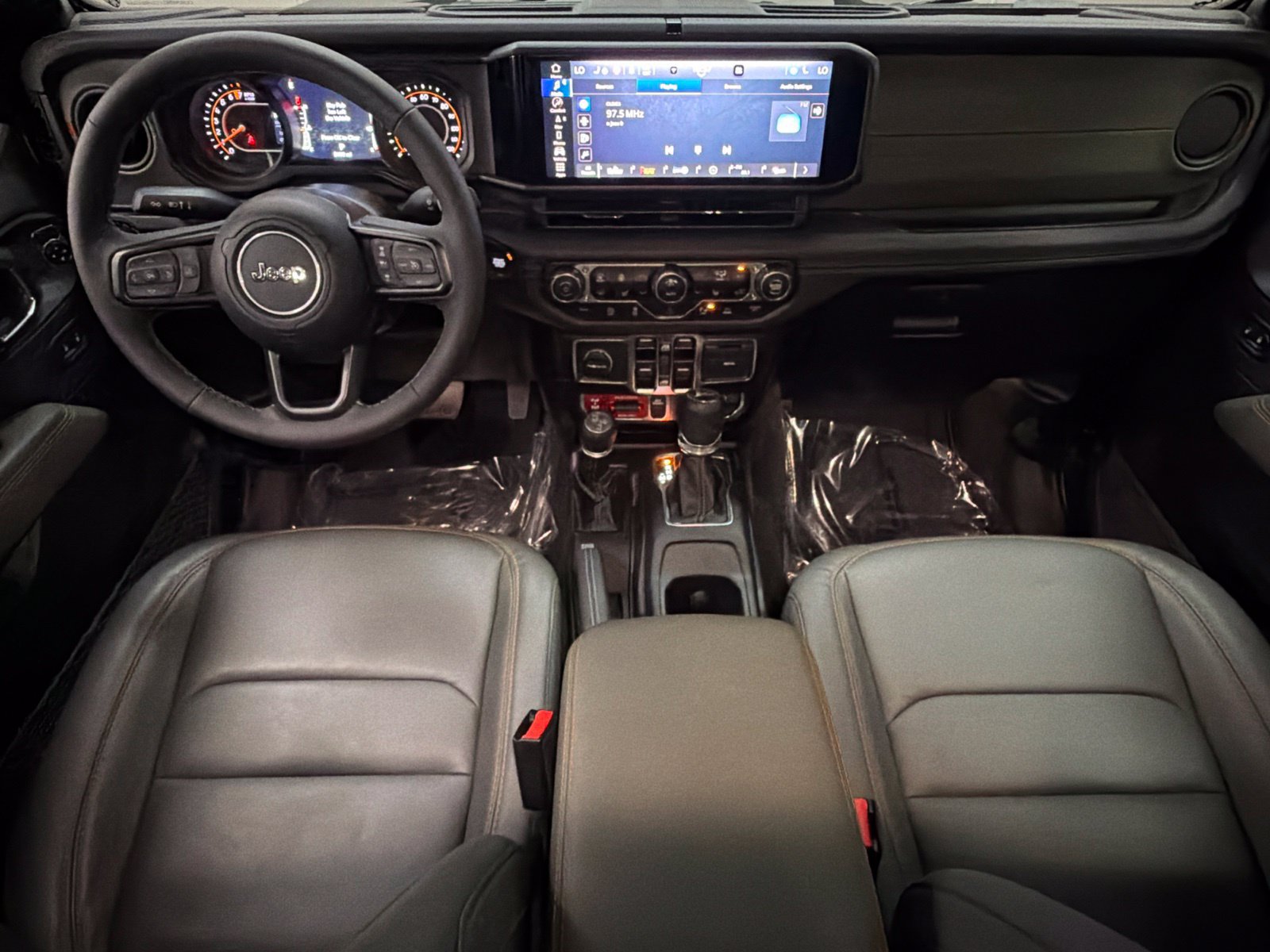 Used 2025 Jeep Gladiator Mojave AWD/4WD image 36