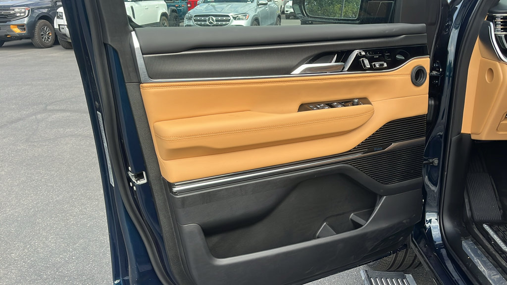 New 2026 Jeep Grand Wagoneer Summit AWD/4WD image 9