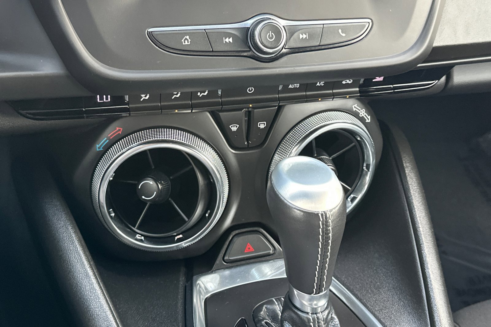 Used 2020 Chevrolet Camaro LT image 30