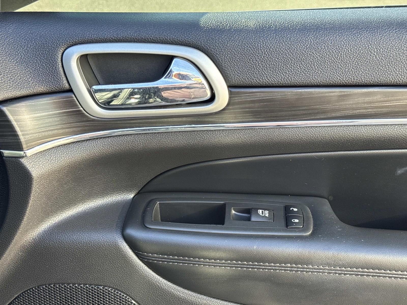 Used 2019 Jeep Grand Cherokee Limited image 16